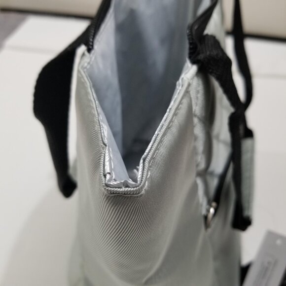 Steve Madden brand lunch bag/tote with small clear container with lid inside. - Picture 11 of 16